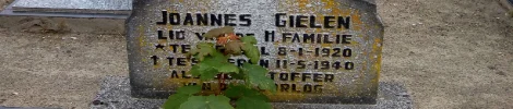 Kruzifix mit INRI-Inschrift auf dem Friedhof „Lambertuskerkhof“ in Someren