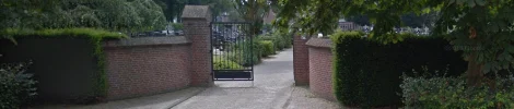 Foto vom Eingang des Friedhofs „Lambertuskerkhof“ in Someren